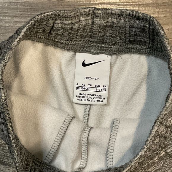 Nike Dri Fit Fleece Tracksuit Boys 4 XS Grey White 2 Piece Jogger Suit Hoodie - Picture 8 of 8